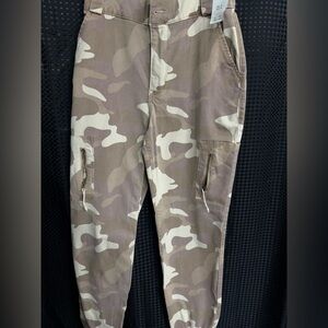 Hollister Women's Camouflage Cargo Jeans